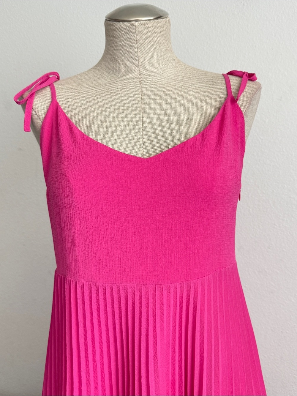 Sézane Nissa Pleated Midi Dress in Hot Pink | FR 38 / US 6 - Picture 3 of 9